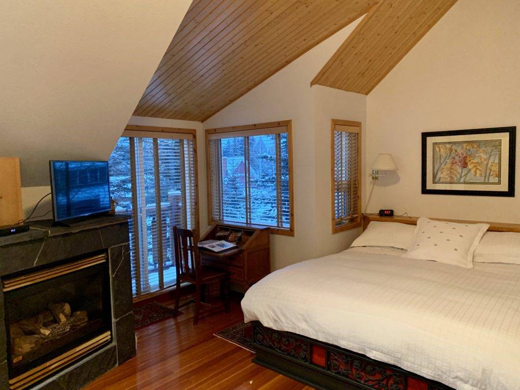 Banff Accommodation - Beaujolais Bed & Breakfast (Thea’s House)