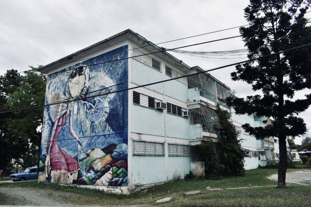 Street art on side of a building in Santa Clara Cuba