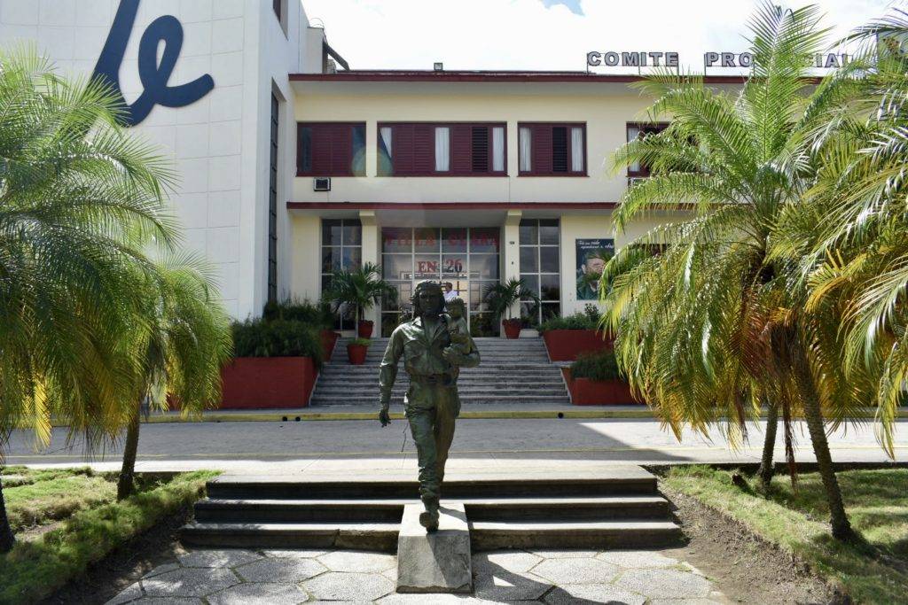 Statue of Che Guevara holding child in Santa Clara Cuba