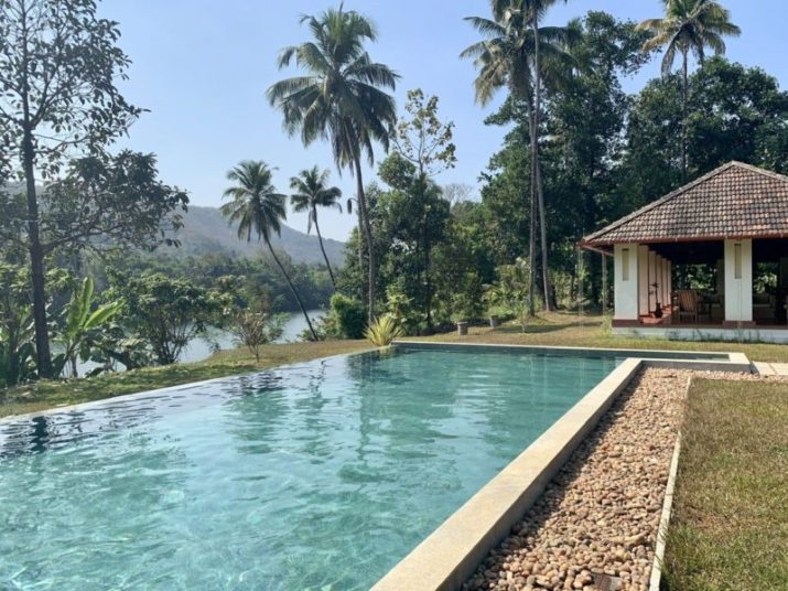 Windermere River Estate Kerala - Infinity pool and restaurant overlooking river